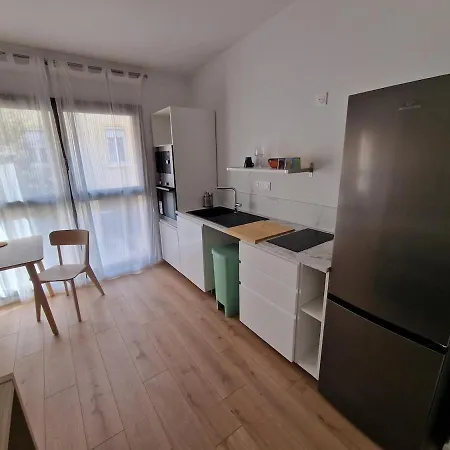 Apartment Neuf Climatise Wifi 27m2 *